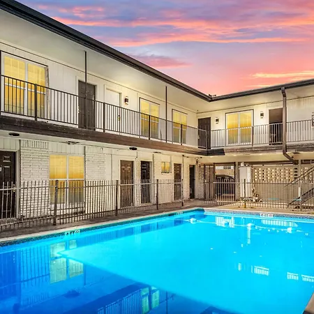 Relaxing 2Br Haven In Heights With Pool And Free Parking Apartment